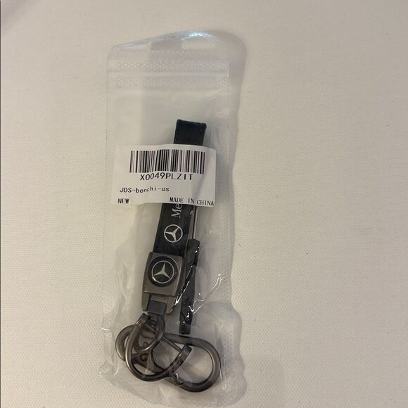 Mercedes Benz Key Fob Keychain in Black Leather with Logo NWT - Picture 4 of 4